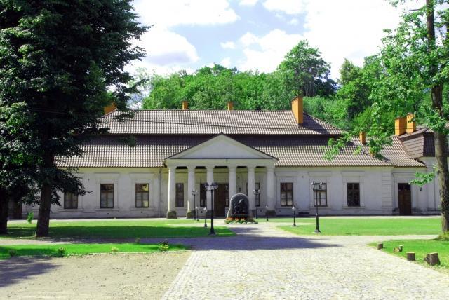 Gosciniec Dworski W Ropie - Pokoje Goscinne Ropa Kültér fotó